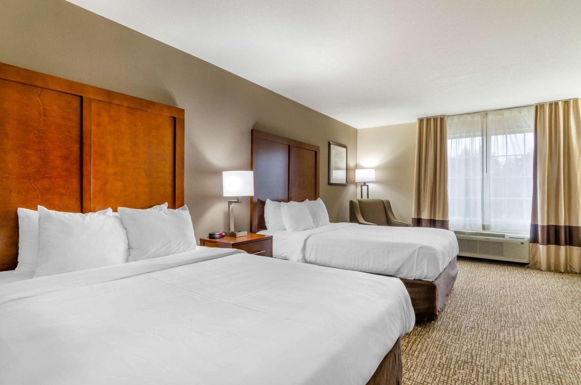 Comfort Inn & Suites Near Bethel College Newton Luaran gambar