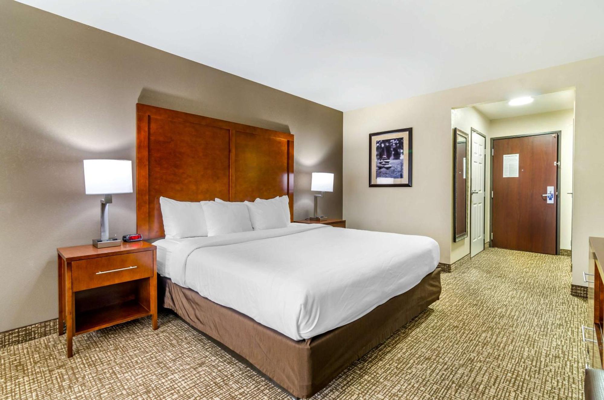 Comfort Inn & Suites Near Bethel College Newton Luaran gambar